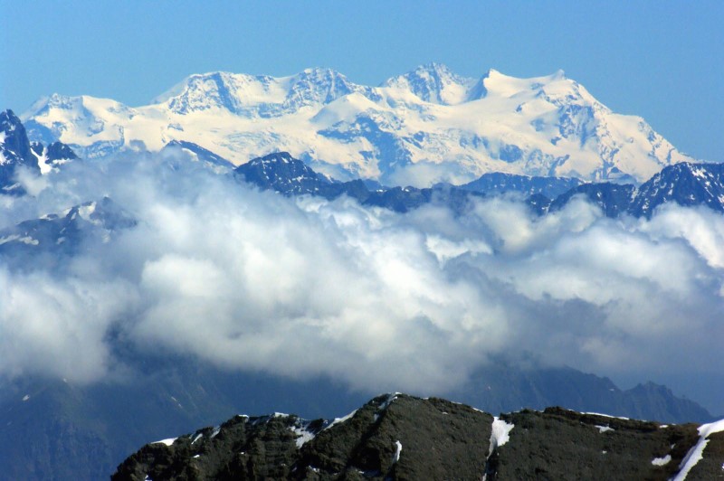 Massif du Mont Rose (à environ 150 km)